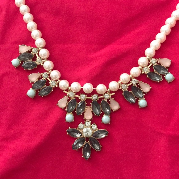 New. Pearl & multi-colored Statement Necklace - Picture 2 of 4
